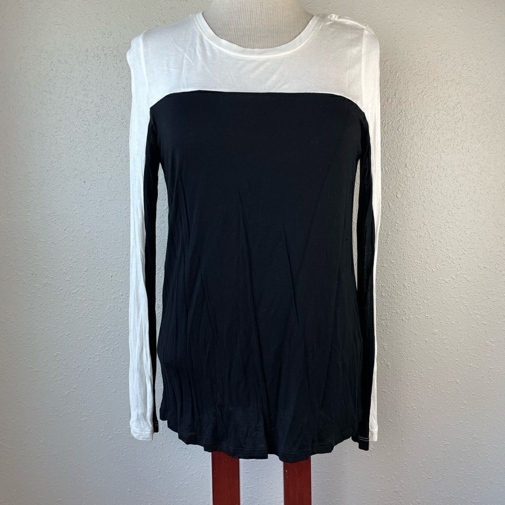 Two by Vince Camuto Long Sleeve Top Size M EUC